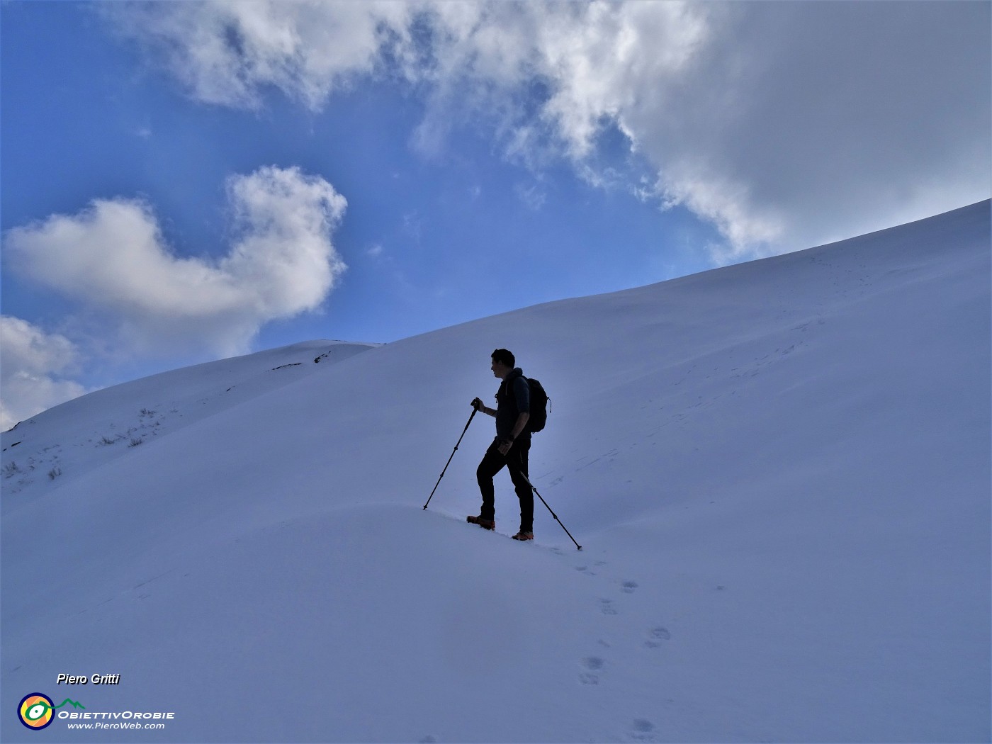 06 Ancora troppa neve dura da tracciare su pendio scosceso per il Mincucco.JPG